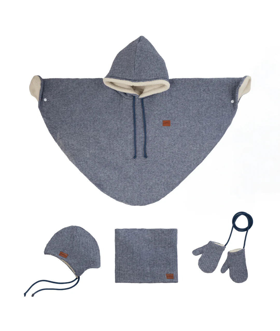 Poncho and accessories without pompom