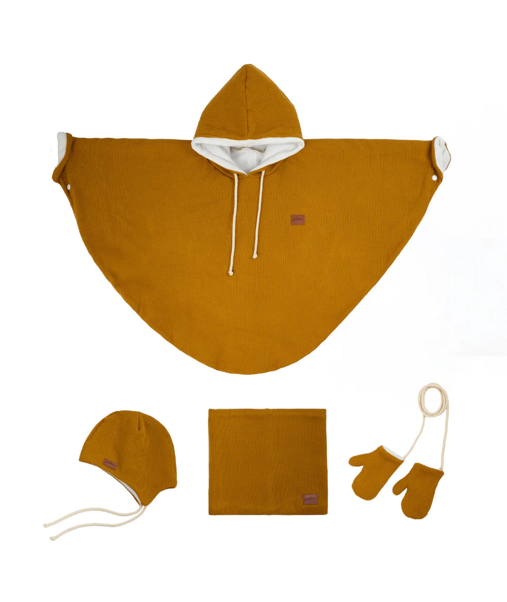Poncho and accessories without pompom