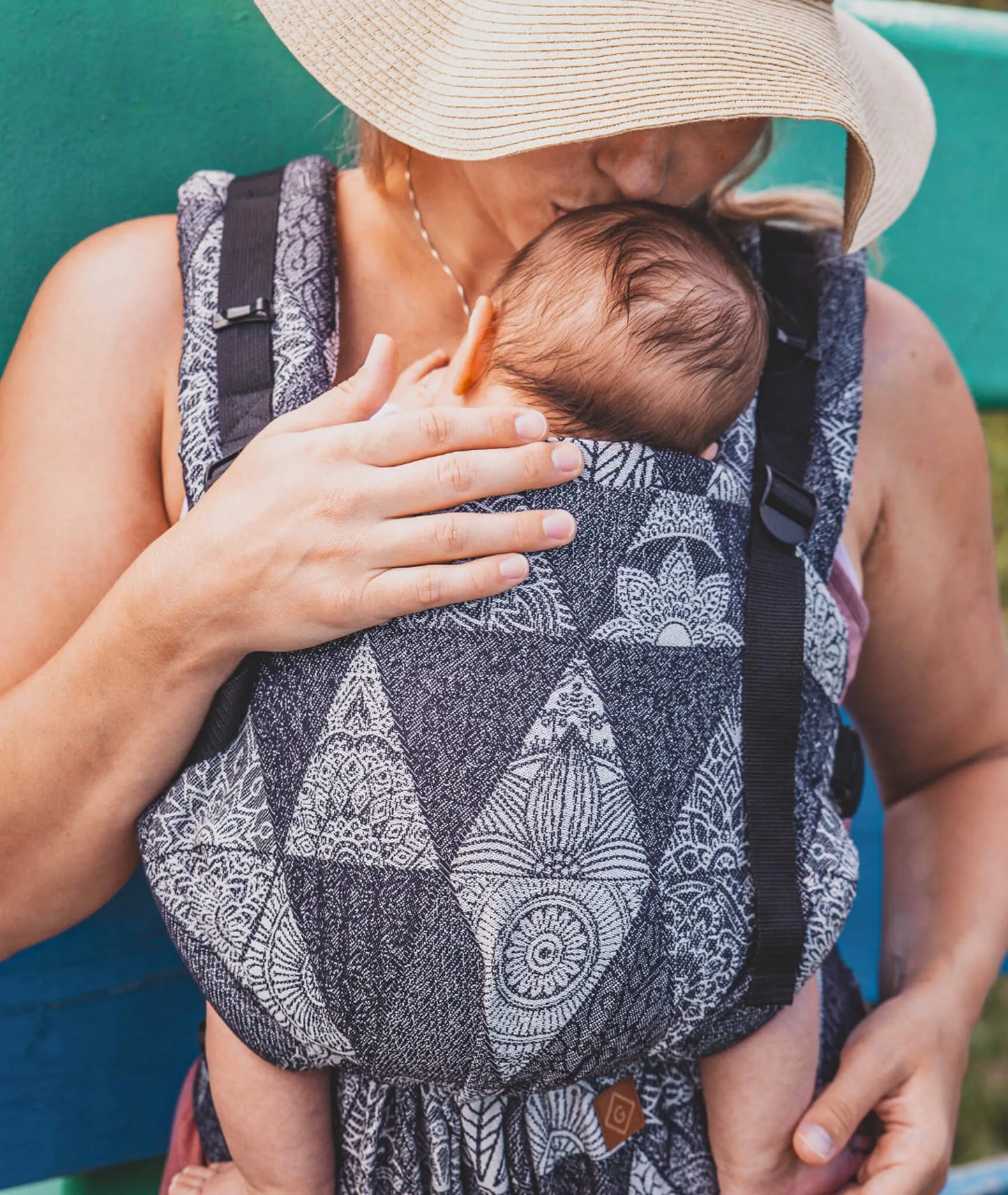 porte-bebe-a-motif-mandala-noir